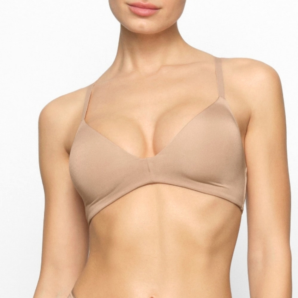 SKIMS Wireless Plunge Bra